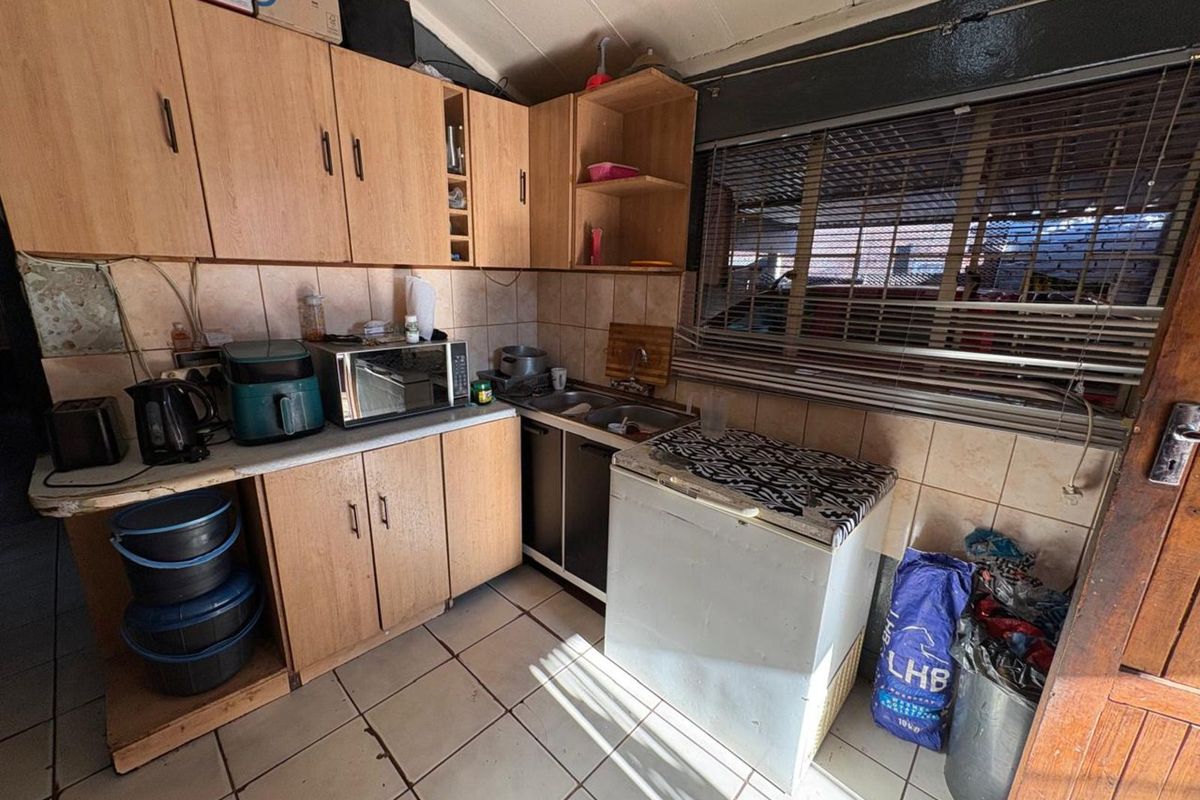 House For Sale in Roodepan - Photo 3