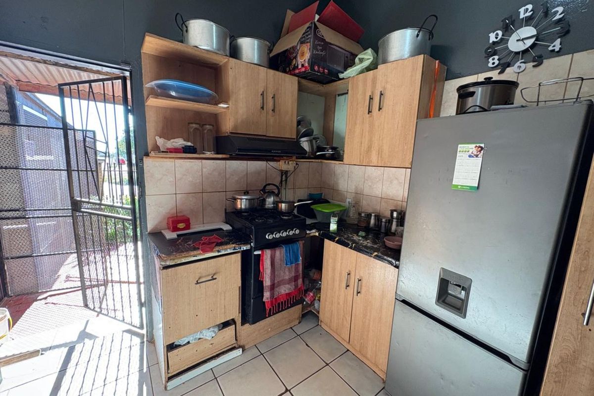 House For Sale in Roodepan - Photo 4