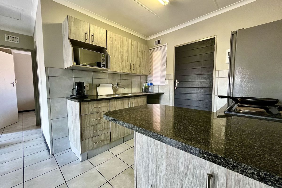 Apartment For Sale in Heuweloord - Photo 2