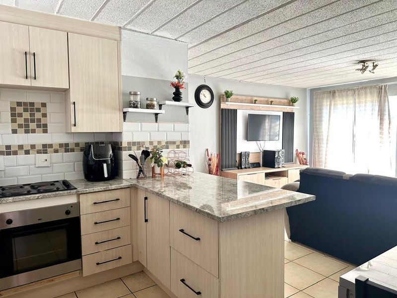 Apartment For Sale in Kempton Park Central - Photo 2