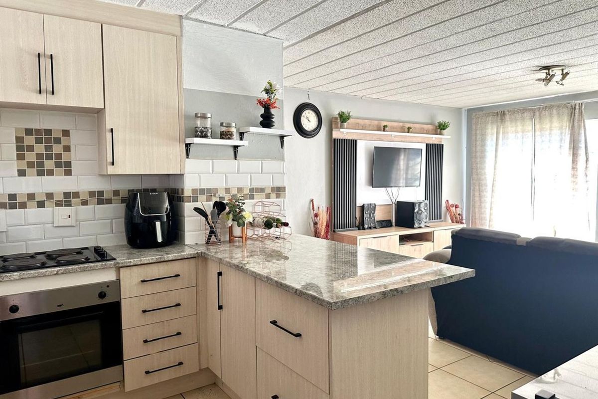 Apartment For Sale in Kempton Park Central - Photo 2