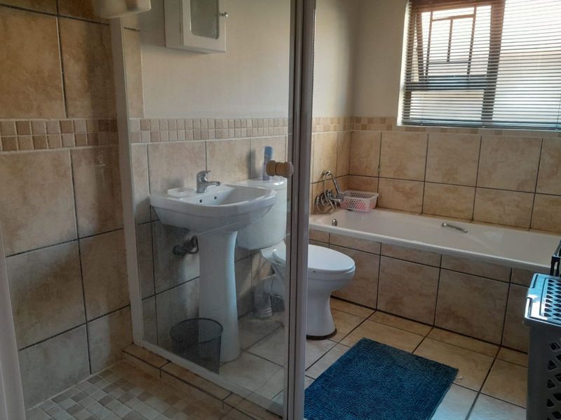 Townhouse For Sale in Kuruman Central - Photo 10