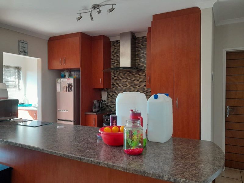Townhouse For Sale in Kuruman Central - Photo 4