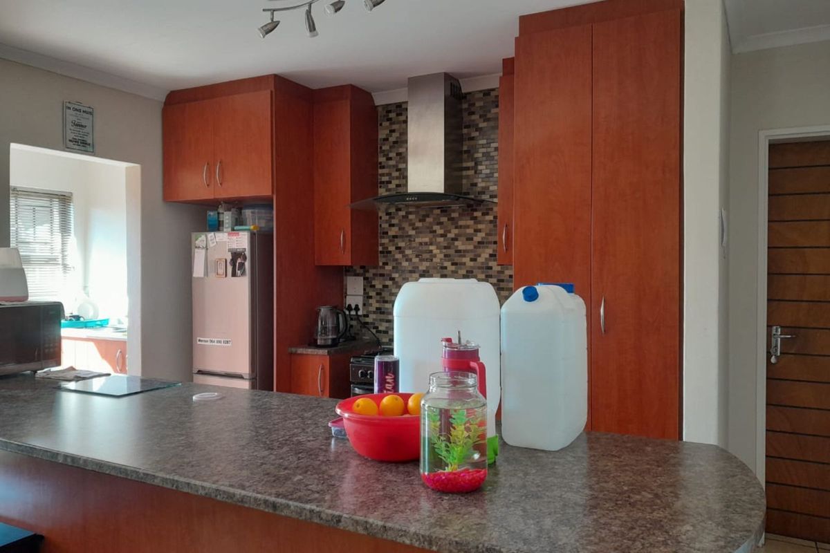 Townhouse For Sale in Kuruman Central - Photo 4