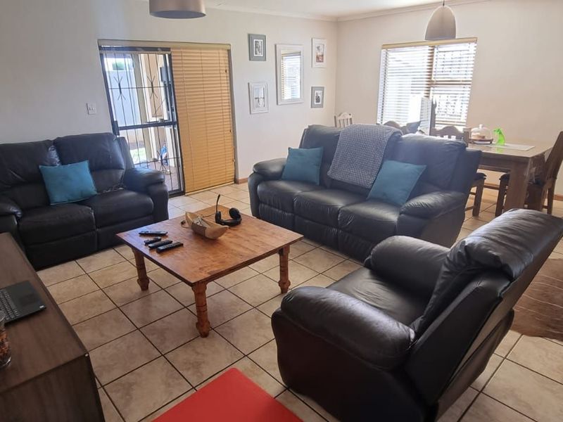 Townhouse For Sale in Kuruman Central - Photo 2