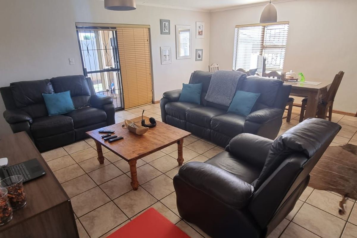 Townhouse For Sale in Kuruman Central - Photo 2