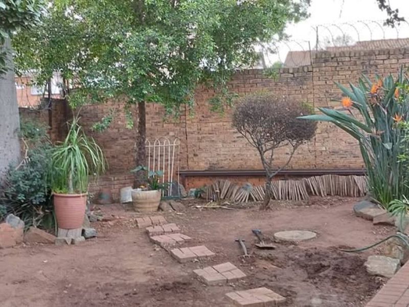 Townhouse For Sale in Windsor East - Photo 2