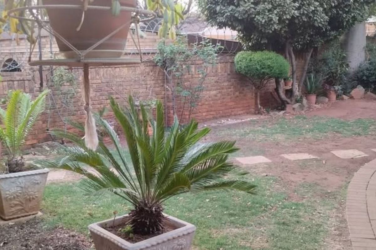 Townhouse For Sale in Windsor East - Photo 5