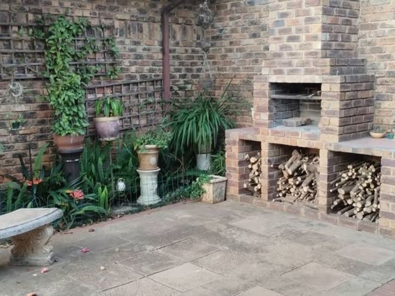 Townhouse For Sale in Windsor East - Photo 4