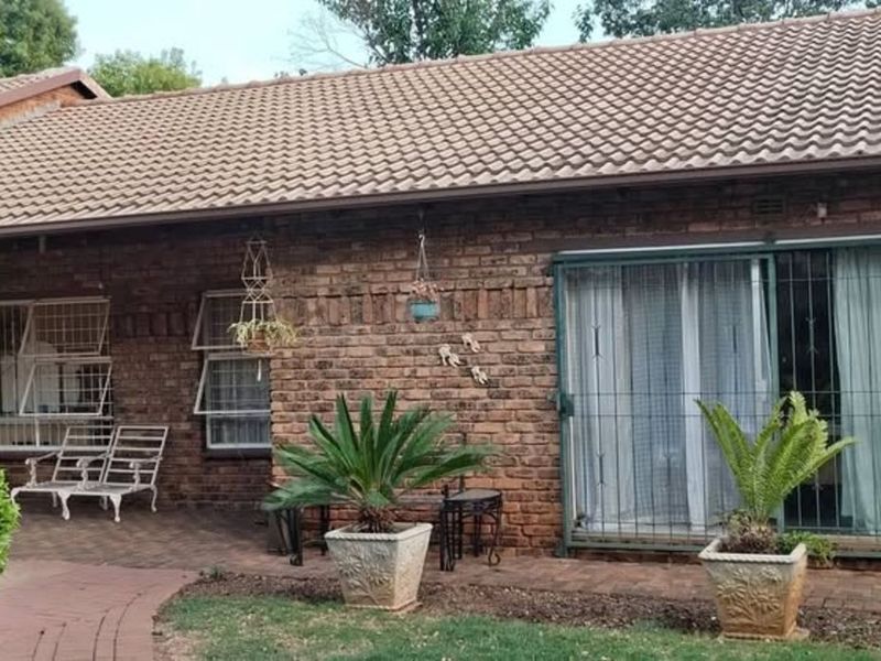 Townhouse For Sale in Windsor East - Photo 6