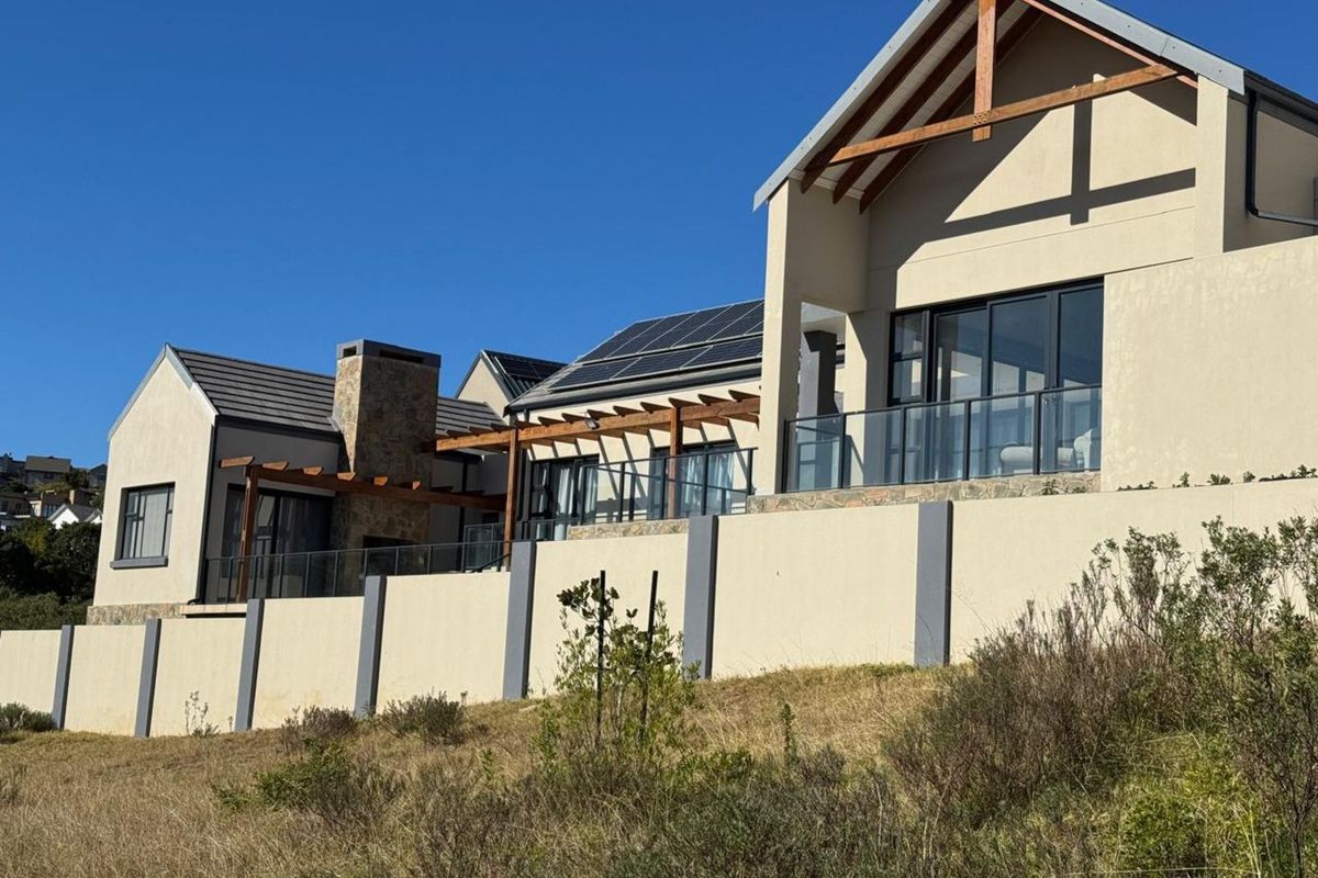 House For Sale in Outeniquasbosch - Photo 2