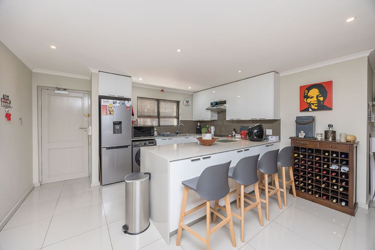 Apartment For Sale in Rondebosch - Photo 5