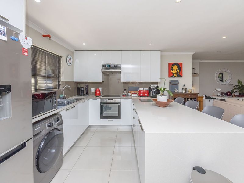 Apartment For Sale in Rondebosch - Photo 6