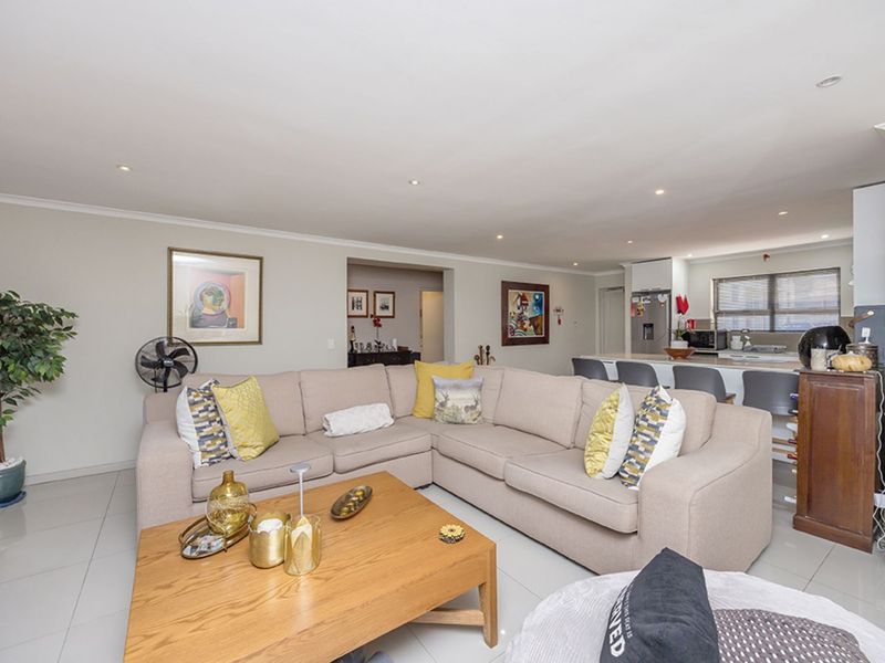 Apartment For Sale in Rondebosch - Photo 2