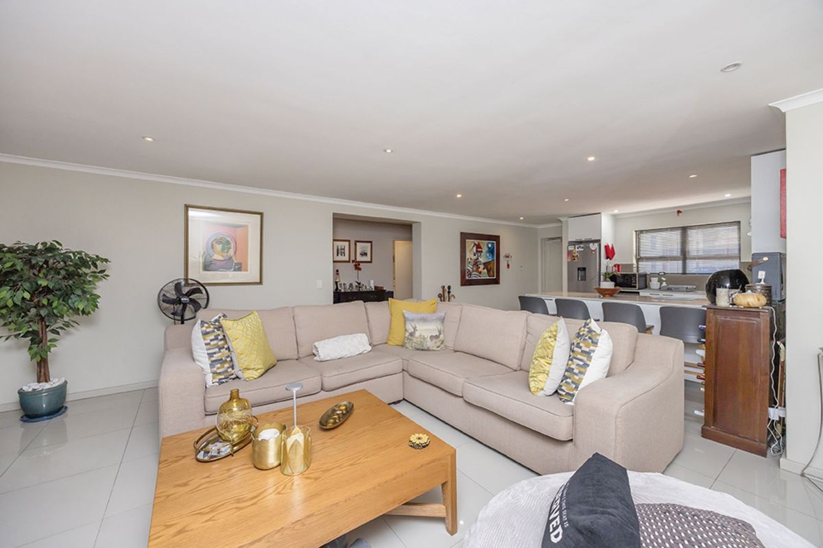 Apartment For Sale in Rondebosch - Photo 2