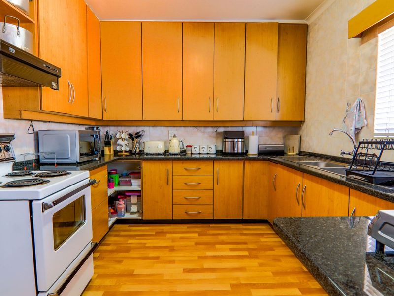 House For Sale in Wierda Park - Photo 5