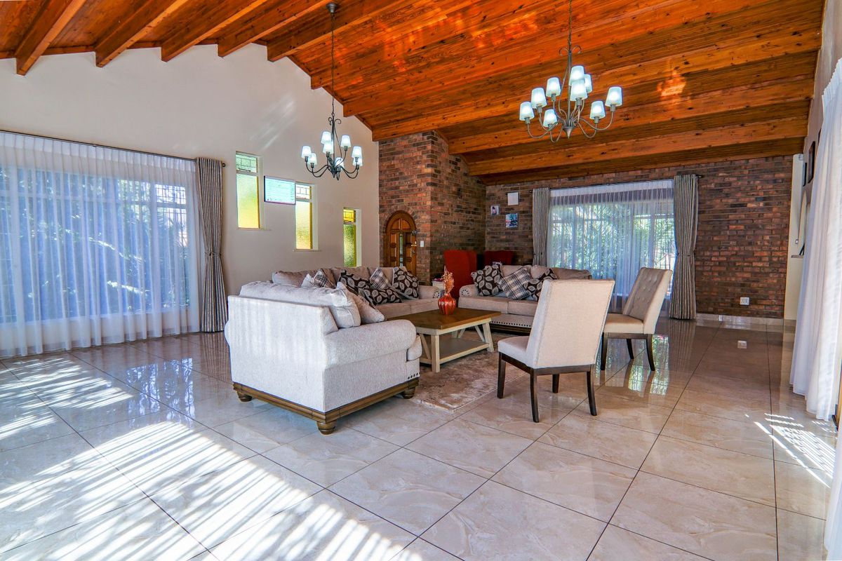 House For Sale in Wierda Park - Photo 2