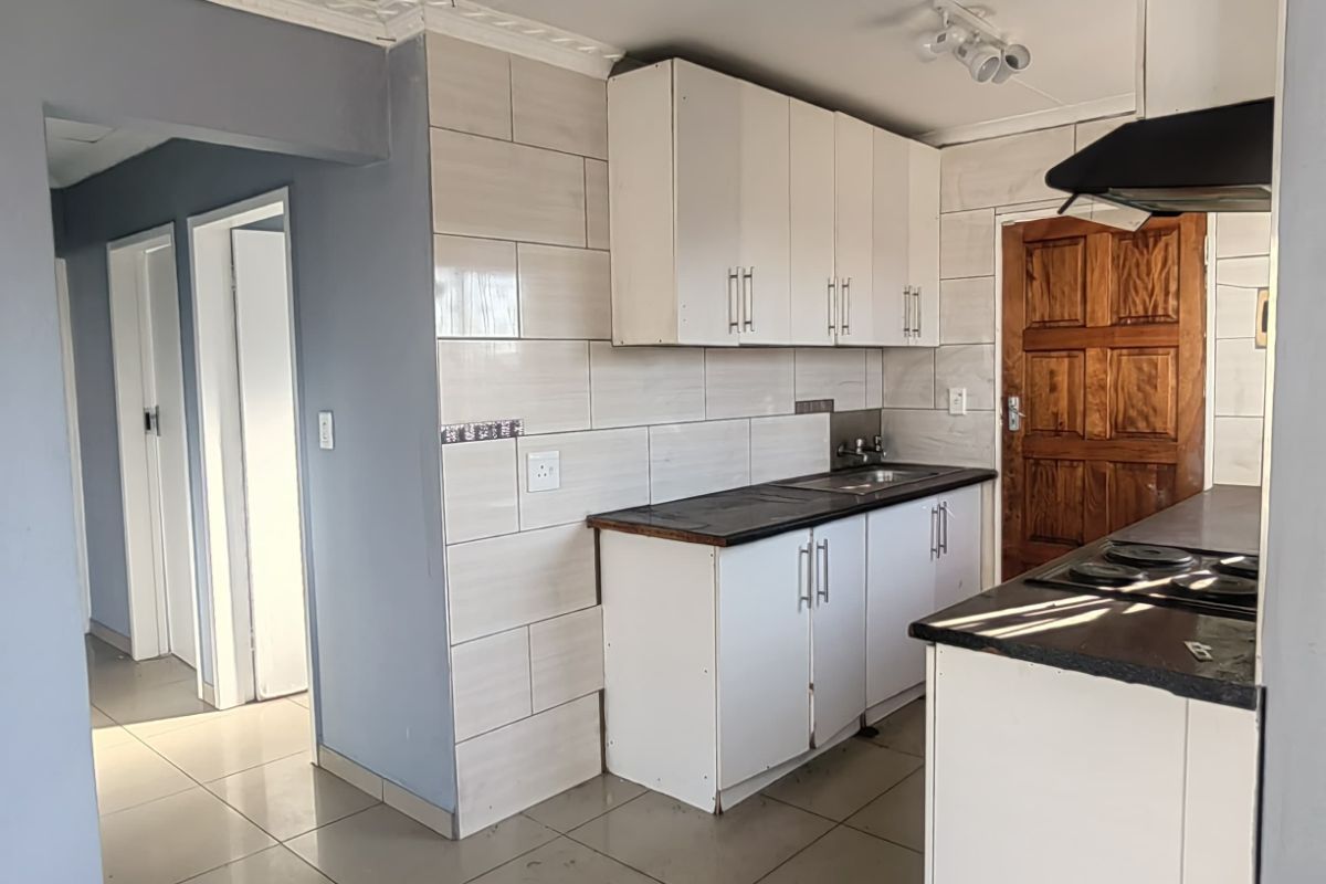 House For Sale in Rosslyn - Photo 4