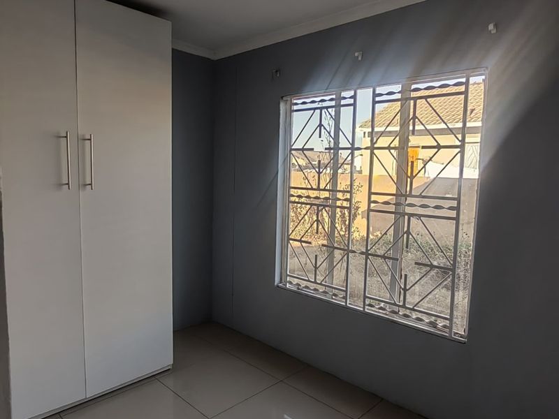 House For Sale in Rosslyn - Photo 8