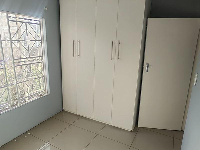 House For Sale in Rosslyn - Photo 7