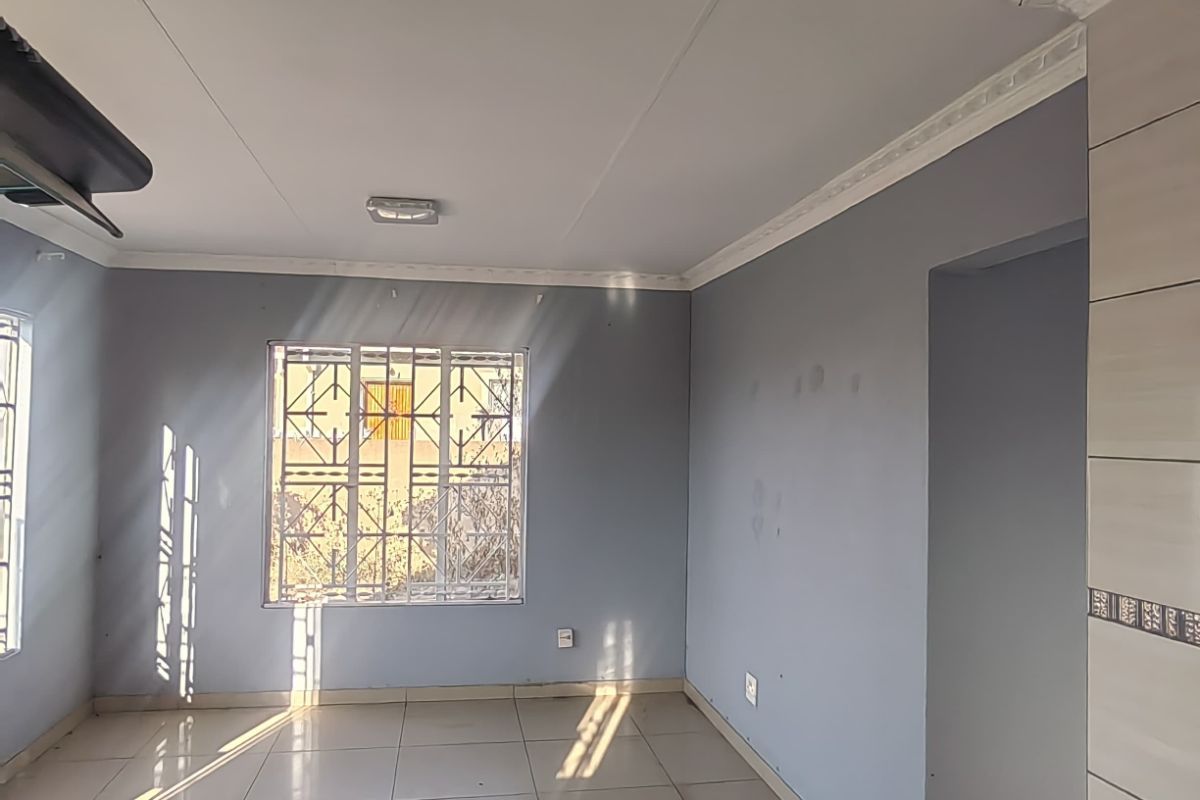 House For Sale in Rosslyn - Photo 5