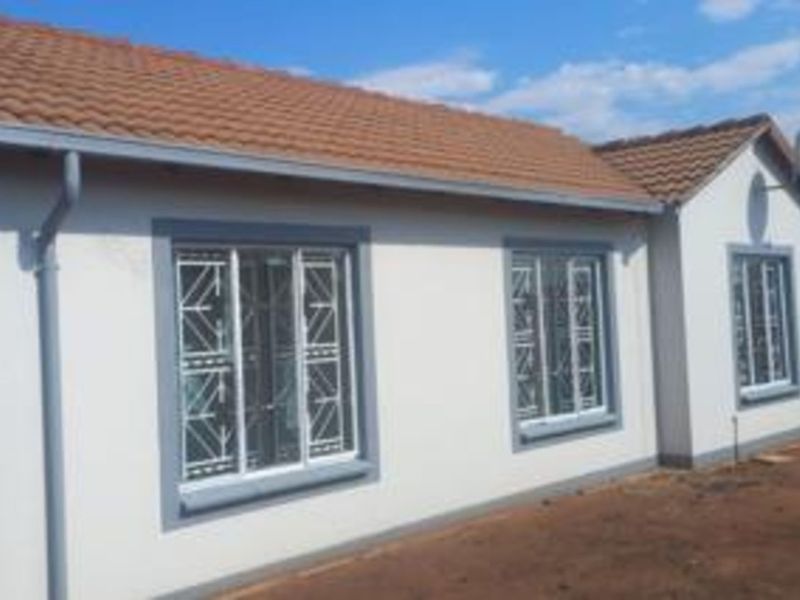 House For Sale in Rosslyn - Photo 3