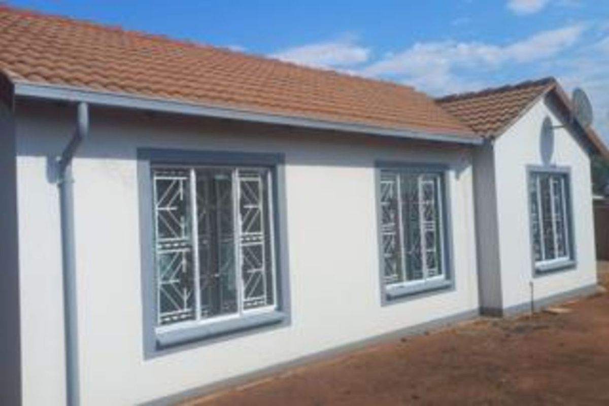 House For Sale in Rosslyn - Photo 3