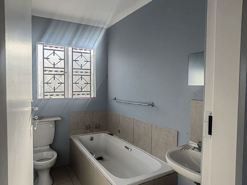 House For Sale in Rosslyn - Photo 6