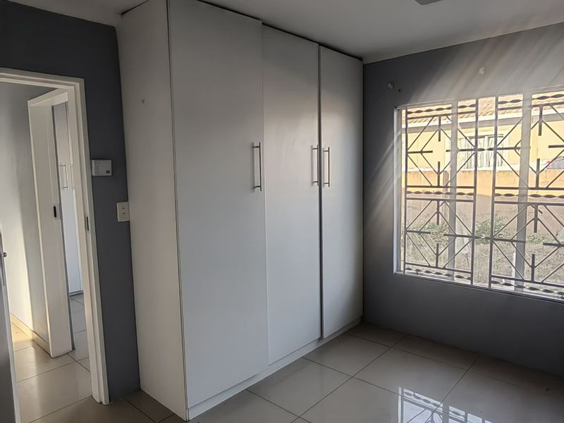 House For Sale in Rosslyn - Photo 10