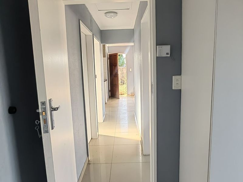 House For Sale in Rosslyn - Photo 9