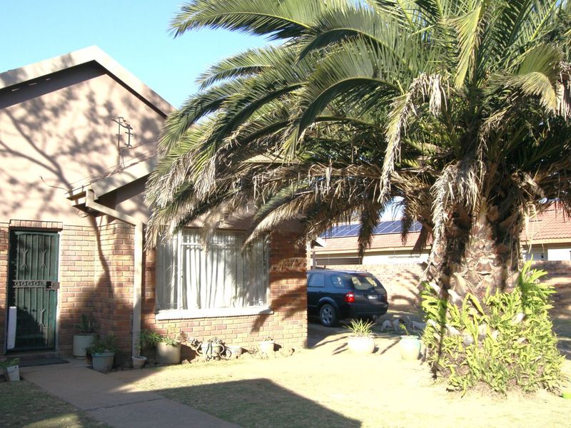 House For Sale in Ermelo Central - Photo 2