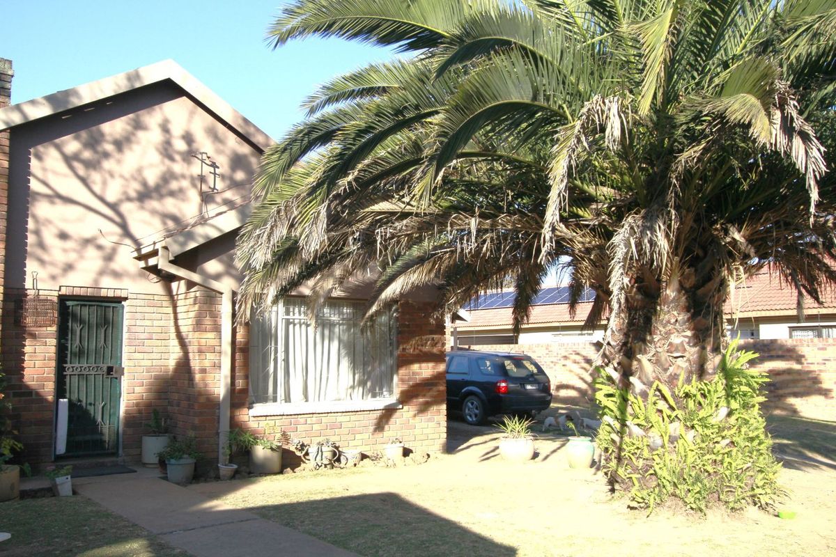 House For Sale in Ermelo Central - Photo 2