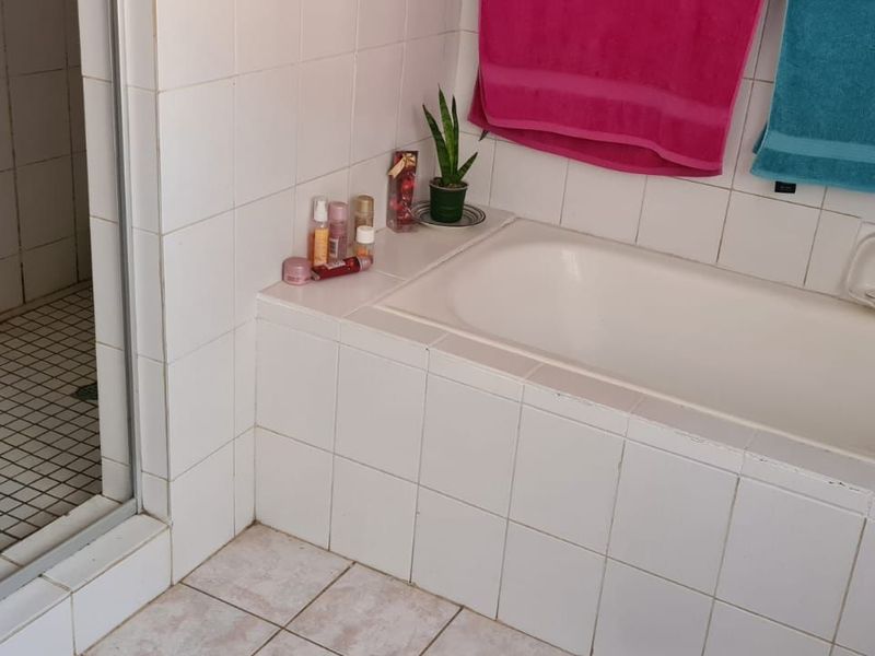 House For Sale in Rayton Central - Photo 5