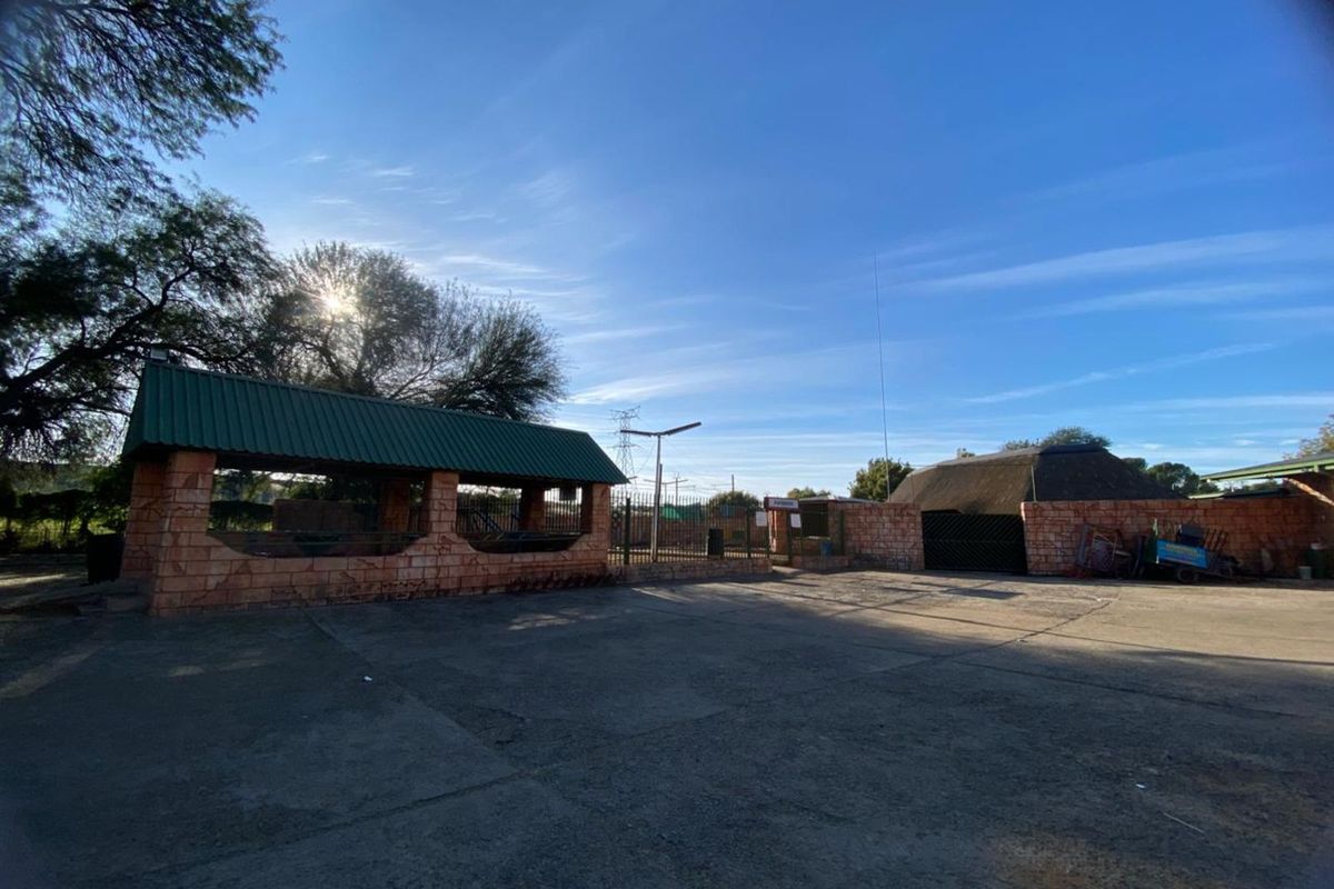 Retail For Sale in Kimberley Central - Photo 2