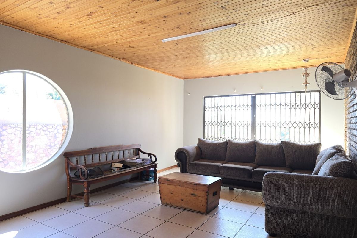 House For Sale in Florauna - Photo 4