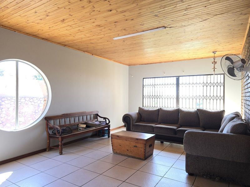 House For Sale in Florauna - Photo 4