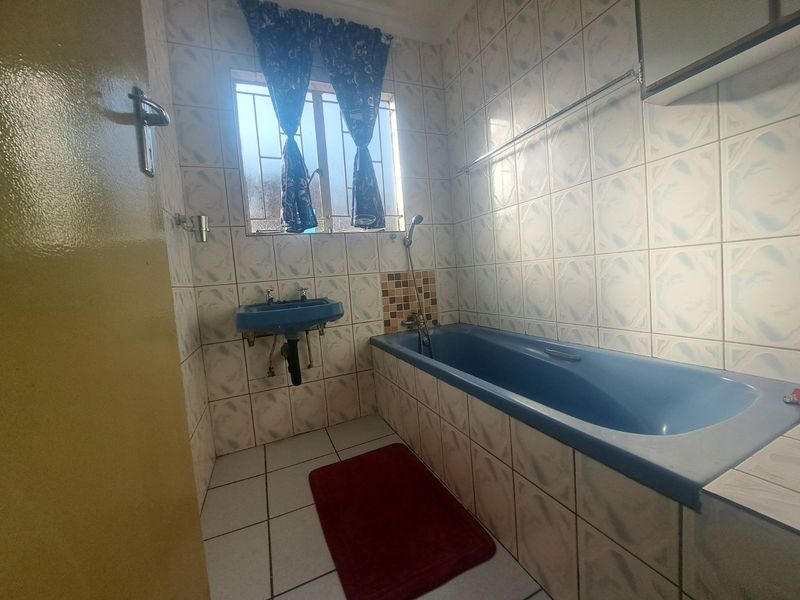 House For Sale in Eersterust - Photo 6