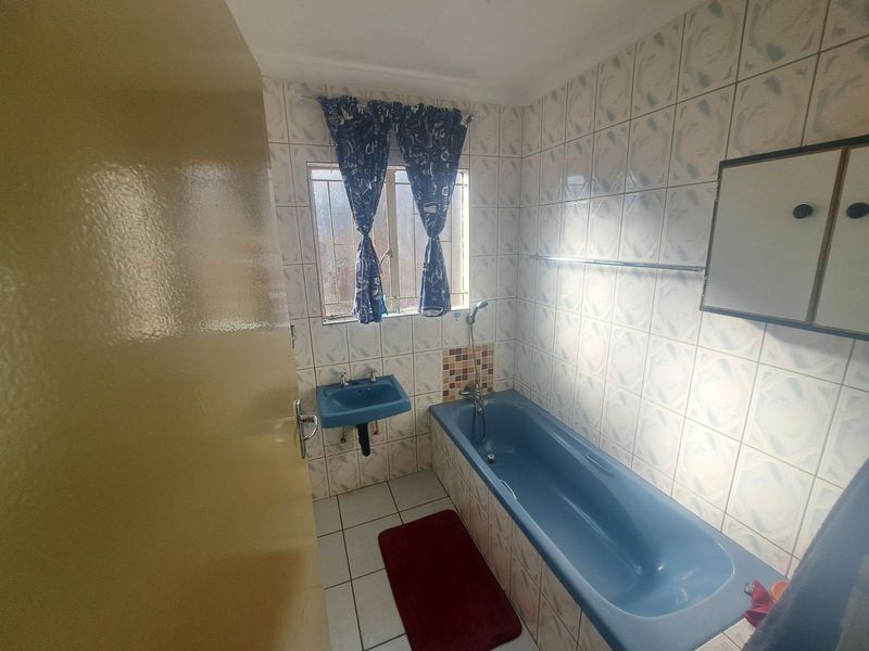 House For Sale in Eersterust - Photo 5