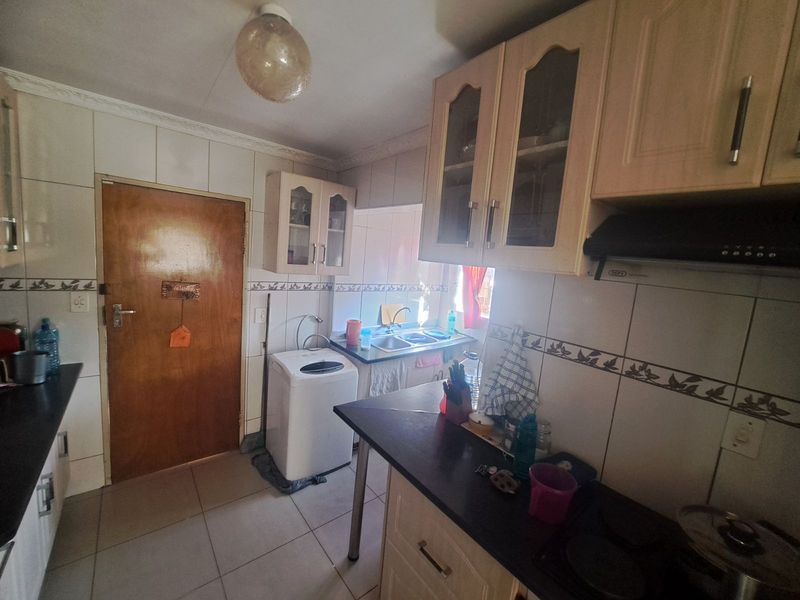 House For Sale in Eersterust - Photo 2