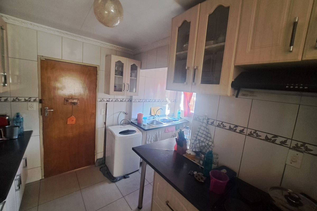 House For Sale in Eersterust - Photo 2