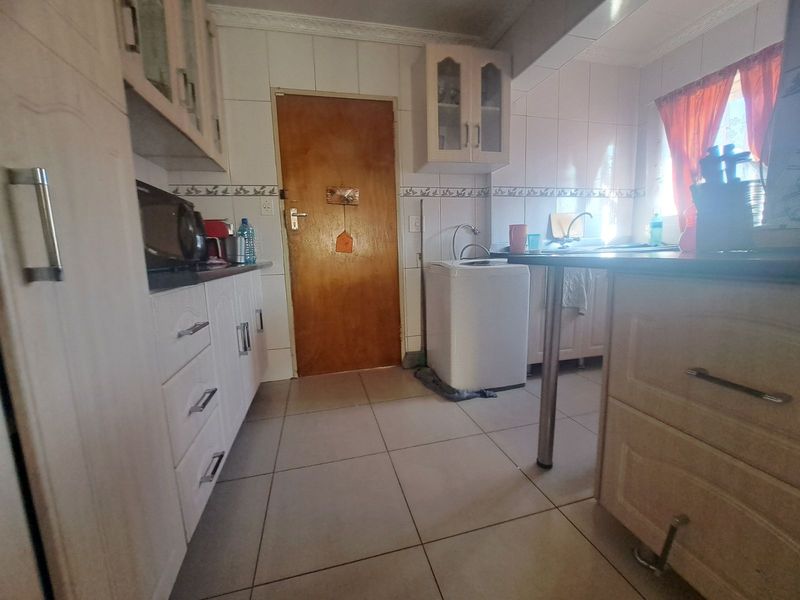 House For Sale in Eersterust - Photo 3