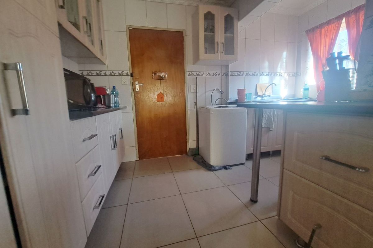 House For Sale in Eersterust - Photo 3