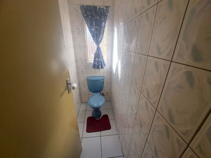 House For Sale in Eersterust - Photo 4