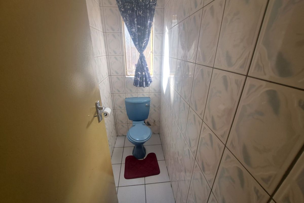 House For Sale in Eersterust - Photo 4
