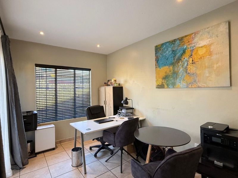 House For Sale in Amberfield Manor - Photo 9