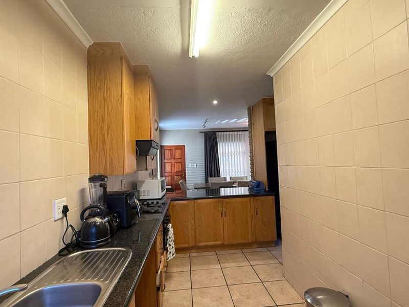 House For Sale in Amberfield Manor - Photo 8