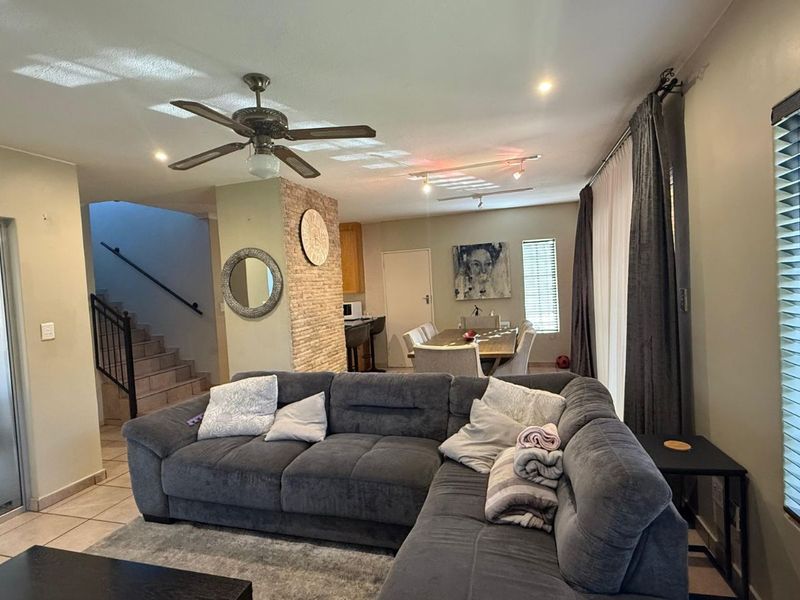 House For Sale in Amberfield Manor - Photo 6