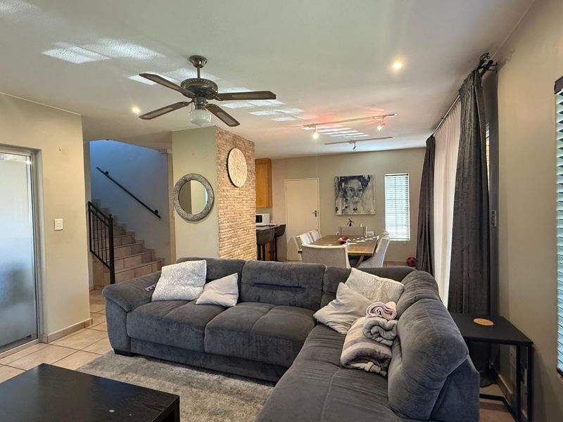 House For Sale in Amberfield Manor - Photo 4