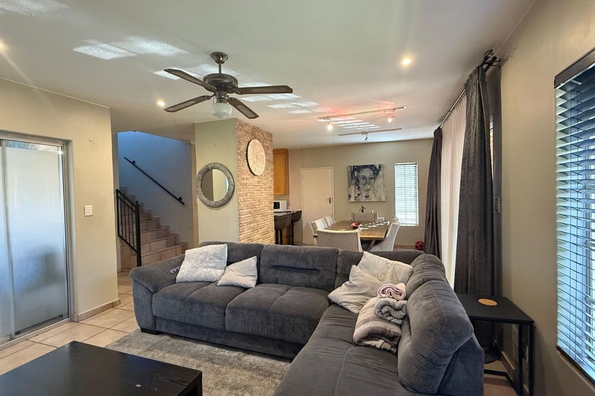 House For Sale in Amberfield Manor - Photo 4