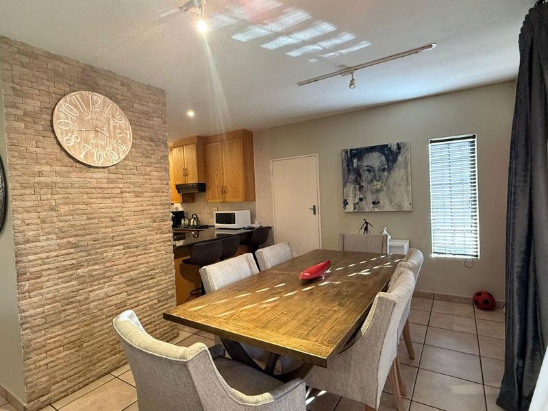 House For Sale in Amberfield Manor - Photo 3